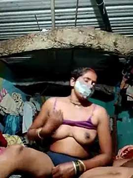 Snapshot of CUTE-004 chatting on October 26, 2025, 3:23 pm CUTE-004 online show from October 26, 2025, 3:23 pm