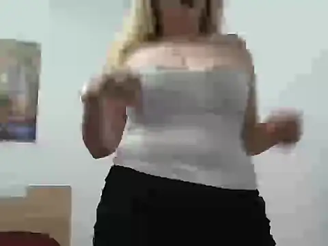 Snapshot of LanaFoxx chatting on February 2, 2026, 7:07 am LanaFoxx online show from February 2, 2026, 7:07 am