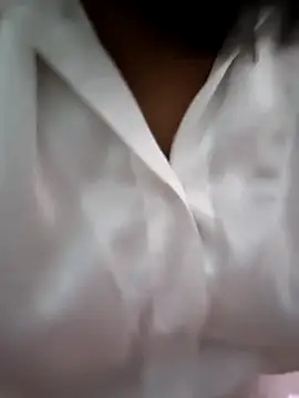 Snapshot of Yui-Linh chatting on September 30, 2025, 1:11 am Yui-Linh online show from September 30, 2025, 1:11 am