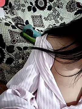 Snapshot of Yui-Linh chatting on September 23, 2025, 1:23 am Yui-Linh online show from September 23, 2025, 1:23 am