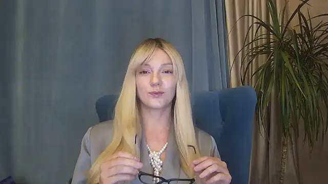 Snapshot of Zurelis chatting on November 6, 2025, 1:48 pm Zurelis online show from November 6, 2025, 1:48 pm