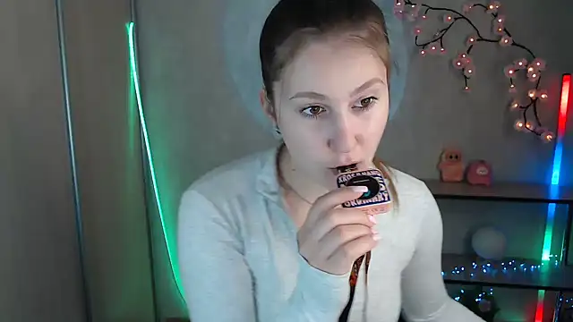 Snapshot of Milka_kamila chatting on May 25, 2026, 12:37 pm Milka kamila online show from May 25, 2026, 12:37 pm