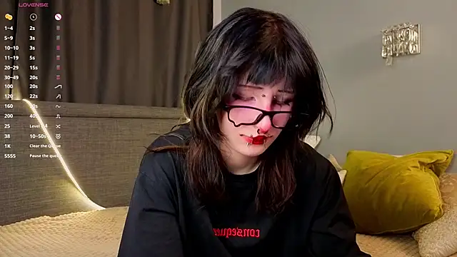 Snapshot of KandraCruser chatting on December 5, 2025, 8:06 pm KandraCruser online show from December 5, 2025, 8:06 pm