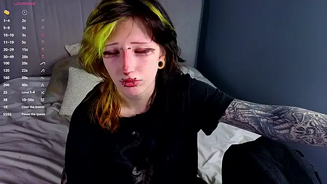 Snapshot of KandraCruser chatting on November 21, 2025, 8:08 pm KandraCruser online show from November 21, 2025, 8:08 pm