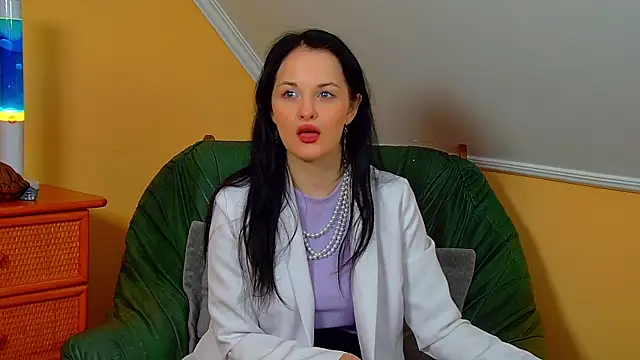 MollyMillsen online show from November 7, 2025, 6:34 pm