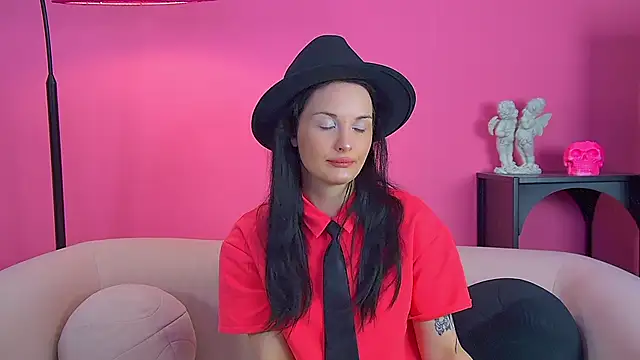 MollyMillsen online show from November 21, 2025, 6:18 pm