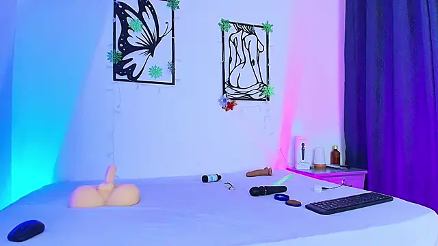 DARELYN REED  online show from December 16, 2025, 11:58 am