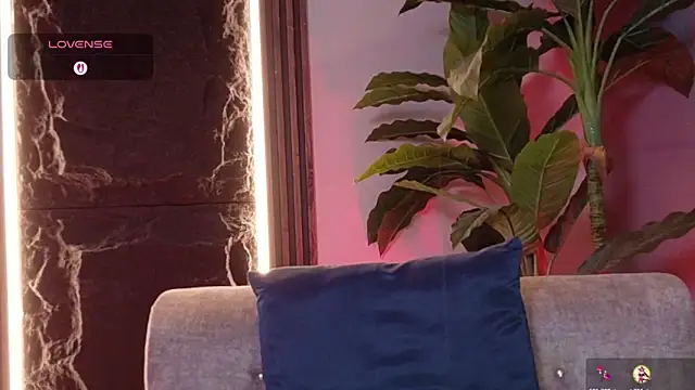 Snapshot of La_Diabla_111_ chatting on October 23, 2025, 8:07 pm La Diabla 111 online show from October 23, 2025, 8:07 pm