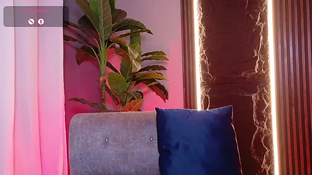 Snapshot of La_Diabla_111_ chatting on October 13, 2025, 7:15 pm La Diabla 111 online show from October 13, 2025, 7:15 pm