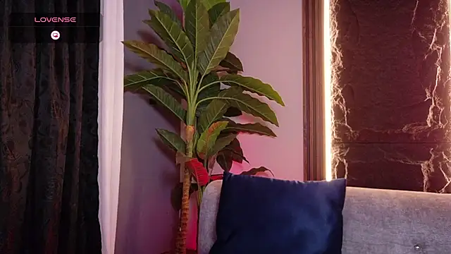 Snapshot of La_Diabla_111_ chatting on November 8, 2025, 1:03 pm La Diabla 111 online show from November 8, 2025, 1:03 pm