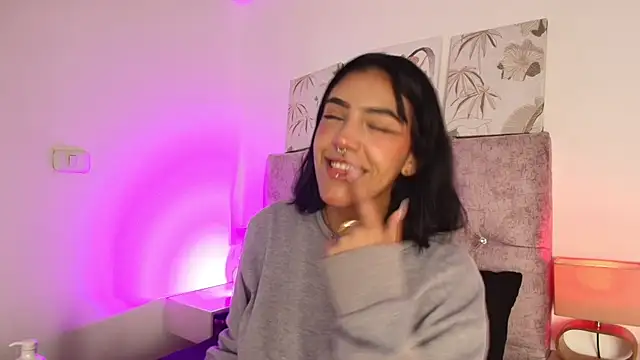 Dulce Bella  online show from February 23, 2026, 3:19 am