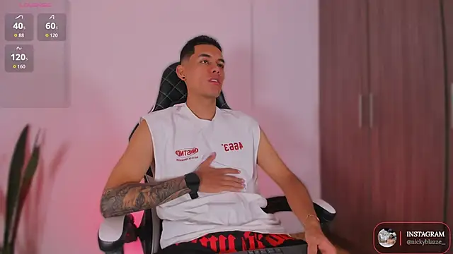 Snapshot of Nickyblazze_ chatting on December 2, 2025, 1:02 pm Nickyblazze online show from December 2, 2025, 1:02 pm