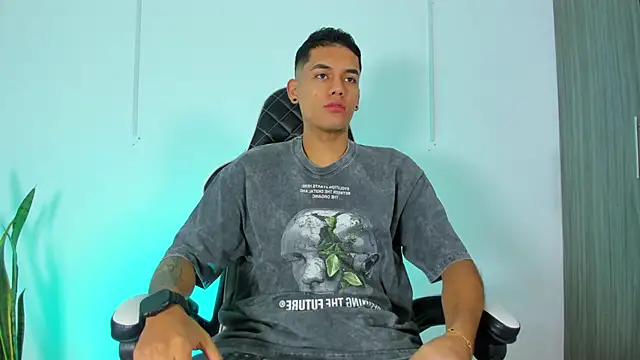 Snapshot of Nickyblazze_ chatting on October 15, 2025, 11:51 am Nickyblazze online show from October 15, 2025, 11:51 am