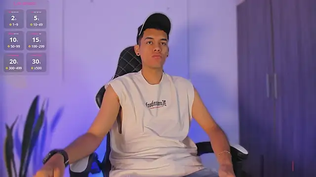 Snapshot of Nickyblazze_ chatting on November 24, 2025, 1:00 pm Nickyblazze online show from November 24, 2025, 1:00 pm