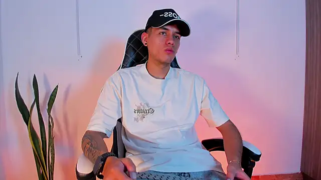 Snapshot of Nickyblazze_ chatting on October 7, 2025, 12:39 pm Nickyblazze online show from October 7, 2025, 12:39 pm