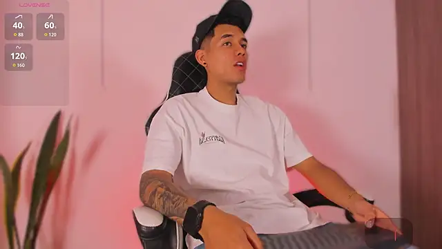 Snapshot of Nickyblazze_ chatting on November 19, 2025, 12:38 pm Nickyblazze online show from November 19, 2025, 12:38 pm