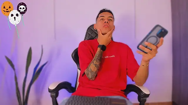 Snapshot of Nickyblazze_ chatting on November 1, 2025, 12:54 pm Nickyblazze online show from November 1, 2025, 12:54 pm