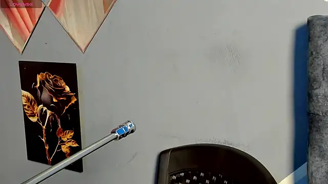 lau-hot online show from November 9, 2025, 6:23 pm