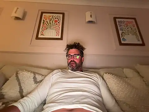 Snapshot of CyprioteWhitefly chatting on May 31, 2026, 9:26 pm CyprioteWhitefly online show from May 31, 2026, 9:26 pm