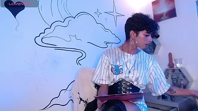 Trinity Knox online show from November 11, 2025, 4:46 pm