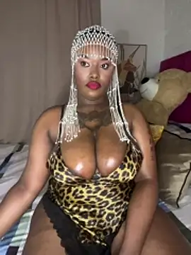 Snapshot of QUEEN_NOBUHLE_777 chatting on May 28, 2026, 11:32 pm QUEEN NOBUHLE 777 online show from May 28, 2026, 11:32 pm