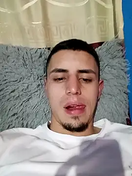 Snapshot of 1C2AM22 chatting on November 12, 2025, 3:43 am 1C2AM22 online show from November 12, 2025, 3:43 am