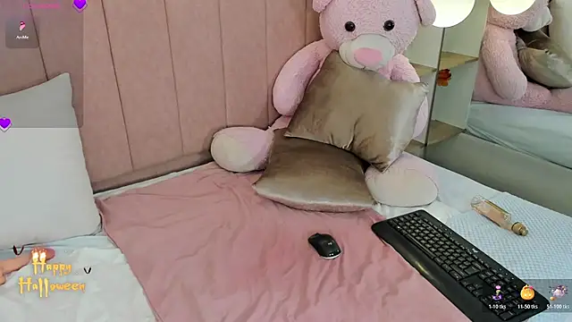 Snapshot of ayelen_spacee chatting on October 25, 2025, 8:24 am ayelen spacee online show from October 25, 2025, 8:24 am