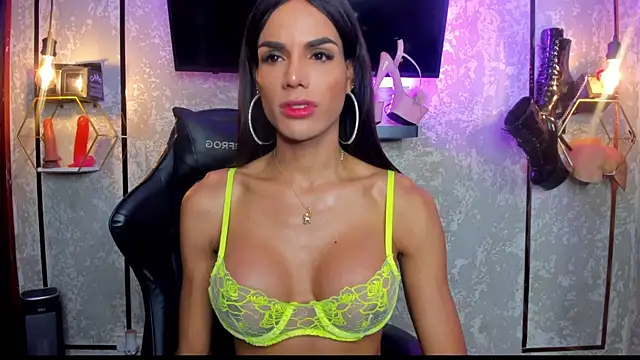 STEFANYA DOMI online show from September 18, 2025, 3:20 am
