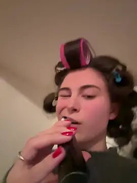 SophiiaStarr online show from February 15, 2026, 7:24 pm