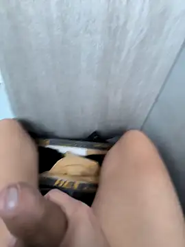 Snapshot of penchis90 chatting on December 22, 2025, 10:15 am penchis90 online show from December 22, 2025, 10:15 am