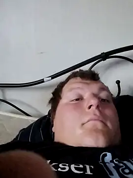 Snapshot of Rubenemil25 chatting on September 9, 2025, 8:35 am Rubenemil25 online show from September 9, 2025, 8:35 am