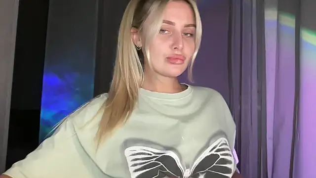 Snapshot of Sasha_yourdream chatting on September 19, 2025, 8:02 pm Sasha yourdream online show from September 19, 2025, 8:02 pm