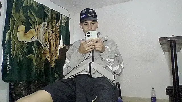 sam hottt online show from September 24, 2025, 8:04 pm