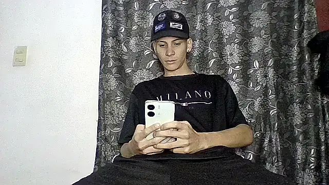 sam hottt online show from September 30, 2025, 4:51 am