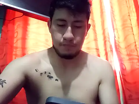 Snapshot of True_Di chatting on October 7, 2025, 10:11 pm True Di online show from October 7, 2025, 10:11 pm