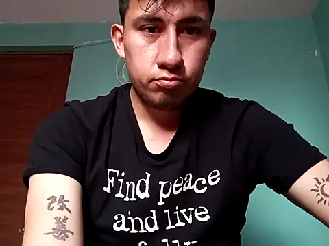 Snapshot of True_Di chatting on October 25, 2025, 3:56 pm True Di online show from October 25, 2025, 3:56 pm