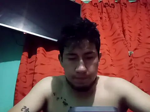 Snapshot of True_Di chatting on October 18, 2025, 1:40 am True Di online show from October 18, 2025, 1:40 am