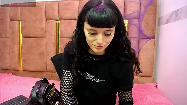 Snapshot of XBODTRIIPX chatting on November 5, 2025, 3:53 am XBODTRIIPX online show from November 5, 2025, 3:53 am