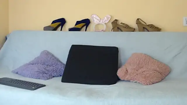 mia wetts online show from October 9, 2025, 6:19 pm