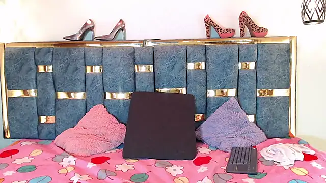 mia wetts online show from November 17, 2025, 3:38 pm