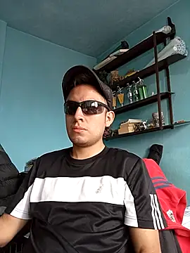 aczinovelez342 online show from October 10, 2025, 8:42 pm