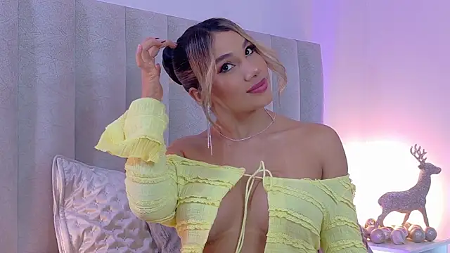 NicoleArmani online show from December 22, 2025, 7:58 pm