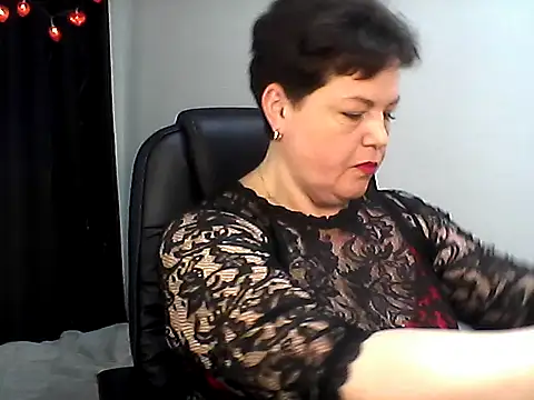 Snapshot of EllaLove2277 chatting on February 3, 2026, 12:32 pm EllaLove2277 online show from February 3, 2026, 12:32 pm