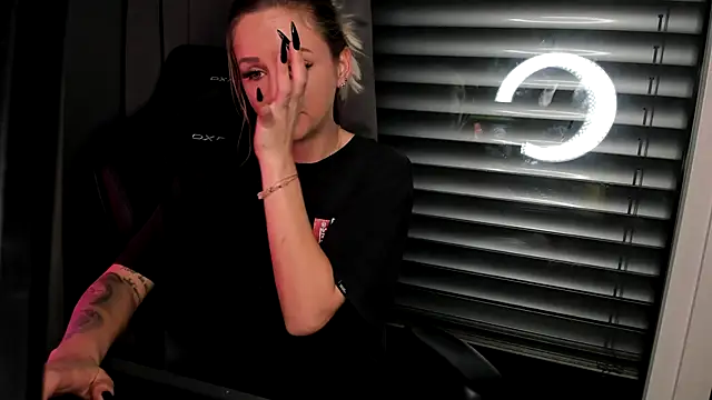 Lyra XX online show from March 2, 2026, 9:11 pm