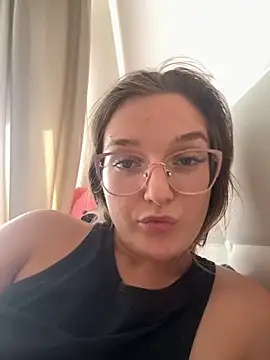 Bellatrisssaa online show from September 14, 2025, 10:04 am