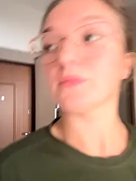 Bellatrisssaa online show from September 18, 2025, 8:39 am