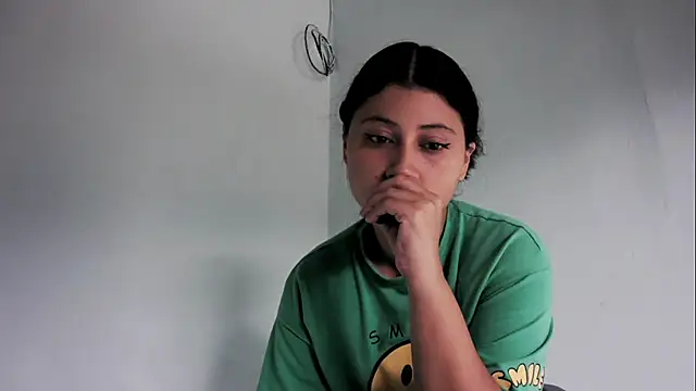 luna1964 online show from November 18, 2025, 8:12 pm