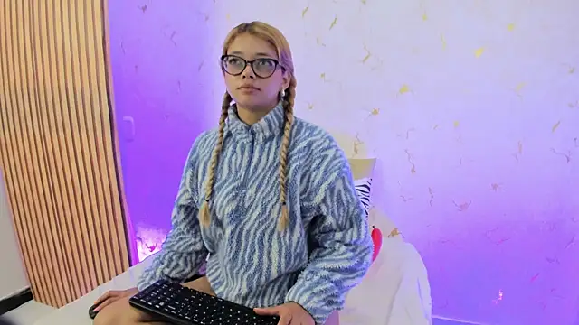 liamonrou online show from September 15, 2025, 12:38 pm