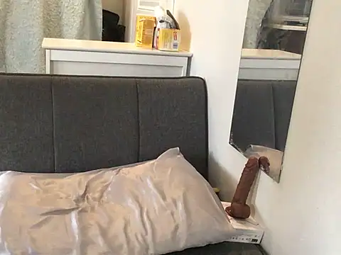 littyleesh1 online show from October 24, 2025, 5:45 pm