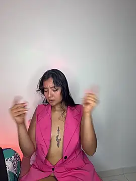 charlottekiss99 online show from April 13, 2026, 1:48 pm